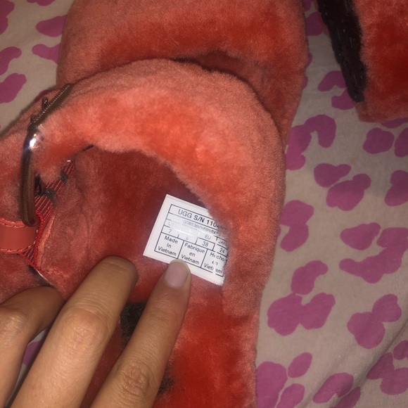 UGG Slipper - Picture 4 of 4